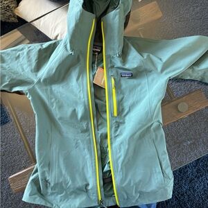Patagonia Women's Powder Bowl Jacket size medium NWT